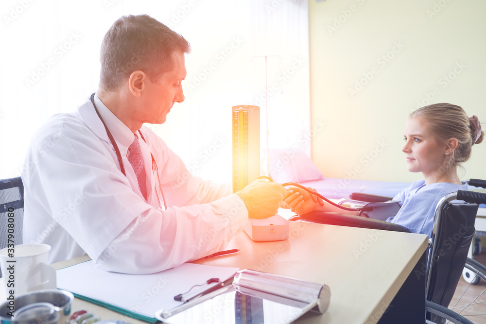 Obraz premium Professional doctor interview or talking with woman patient in hospital room or clinic, healthcare measure blood pressure diagnosis disease concept