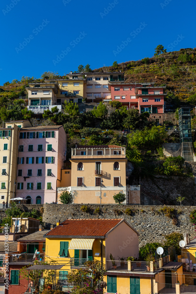 Obraz premium Cinque Terre coast and small towns with vibrant colorful houses in La Spezia, Italy