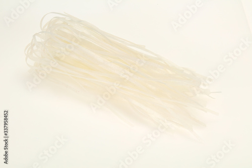 Raw rice noodle for cooking