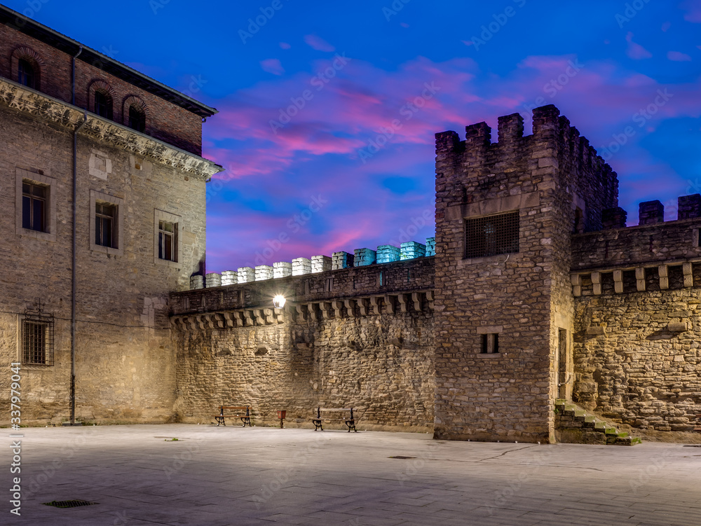 Obraz premium Escoriaza-Esquivel Palace and city walls during the blue hour under violet clouds in the Old Town of Vitoria-Gasteiz, Basque Country, Spain