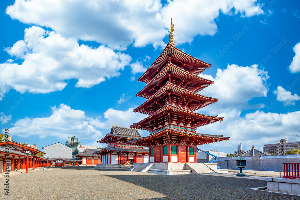 Fototapeta premium Shitennoji is one of the oldest Buddhist temple in Osaka, The five story pagoda and blue sky background at Shitennoji Temple, The oldest ancient architecture temple in Osaka, Japan.