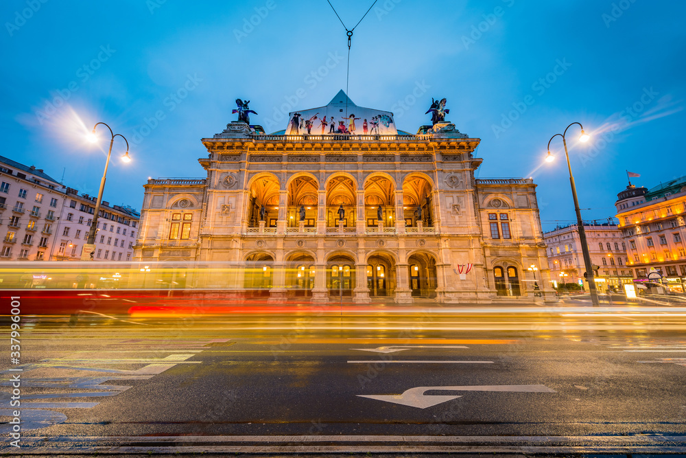 Obraz premium The Vienna State Opera in Austria.