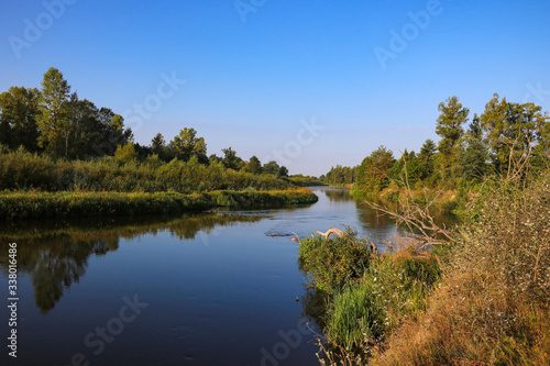 Fototapeta Naklejka Na Ścianę i Meble -  Dawn on the bank of a winding river.