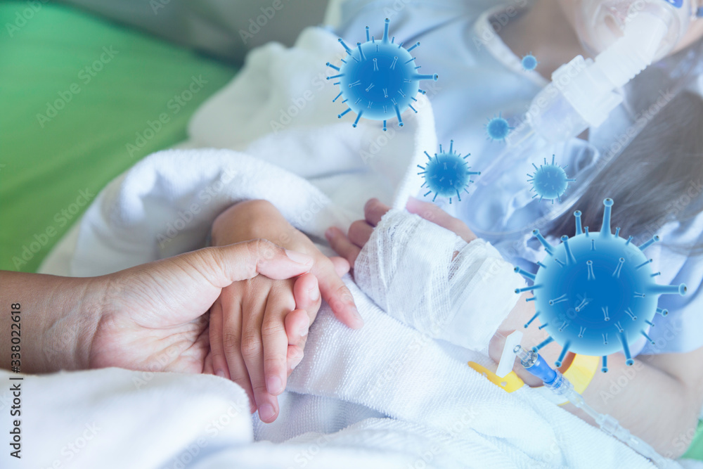 Fototapeta premium Closeup mother hand hold child patient with saline solution in hospital