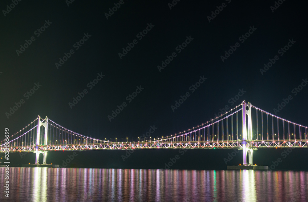 Obraz premium The night view of Gwangan Bridge, an international landmark of Busan, Korea