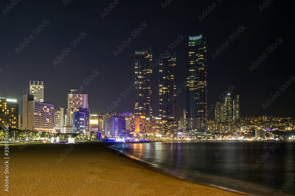 Fototapeta premium The night view of Haeundae Beach and skyscraper in Busan, Korea