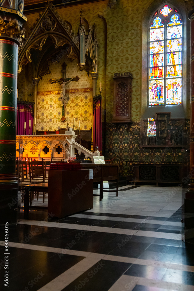 Obraz premium Interior of the Basilica of the Holy Blood - Basiliek van het Heilig Bloed. UNESCO World Heritage Site