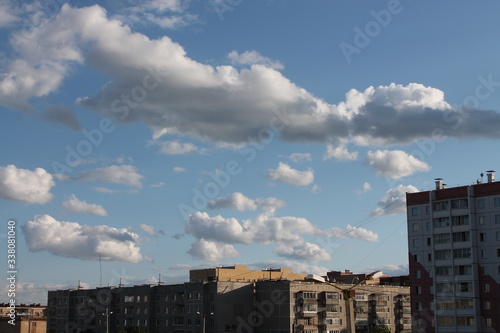 Летнее небо, город. © Елена Бондаренко