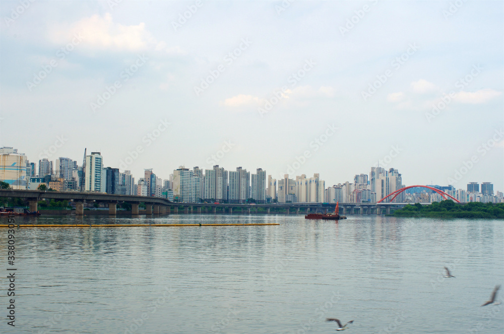 Hang river in Seoul in the evening
