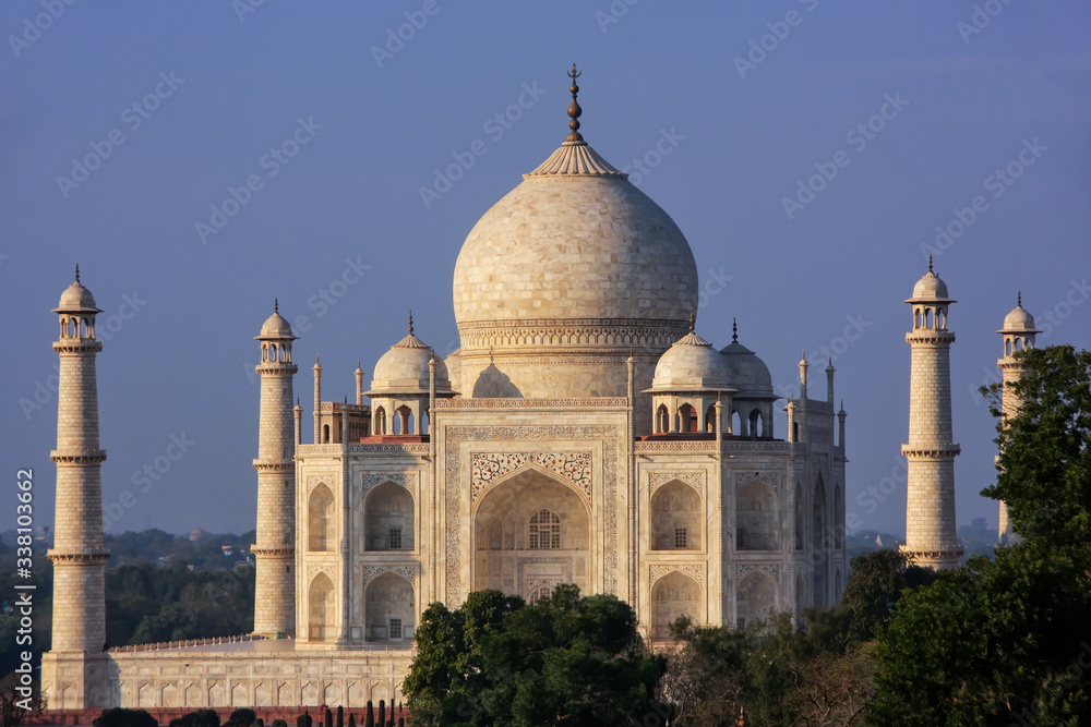 Obraz premium View of Taj Mahal in Agra, Uttar Pradesh, India
