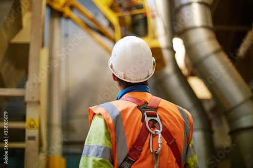 Travailleur en usine industriel photo