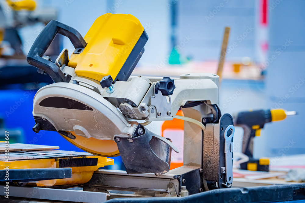 Circular saw for cutting stone and tiles. Equipment for cutting stone slabs. Stone processing in the production. The shop is equipped with a circular saw. Ceramic tile cutting machine.