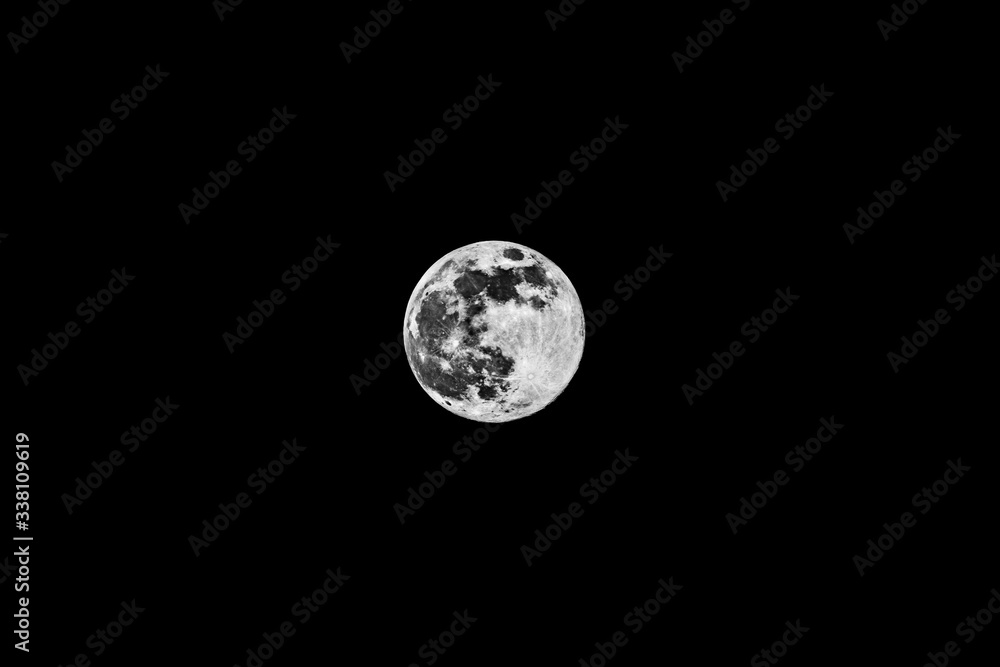 The picture shows the super moon (full moon) over the city of Bottrop in North Rhine-Westphalia with a clear night sky.
