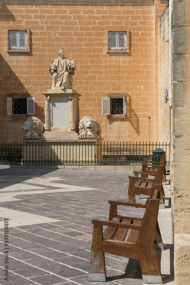 Malta / Malta 03.09.2015. Joseph Nicolai Zammit, Maltese doctor and philosopher, monument with lions, Upper Barracca Garden, Valletta, Malta