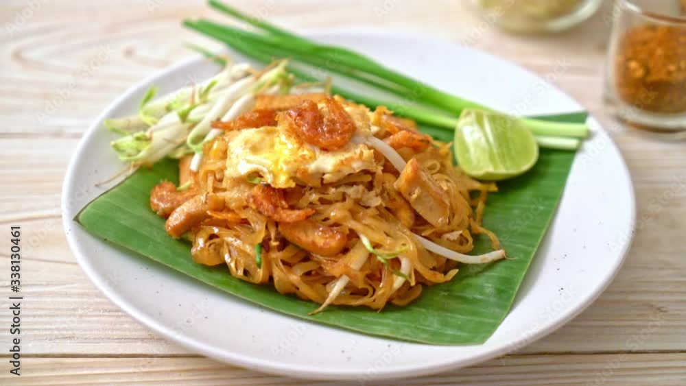 Pad Thai or stir-fried noodles with shrimps Pad Thai or stir-fried noodles with shrimps