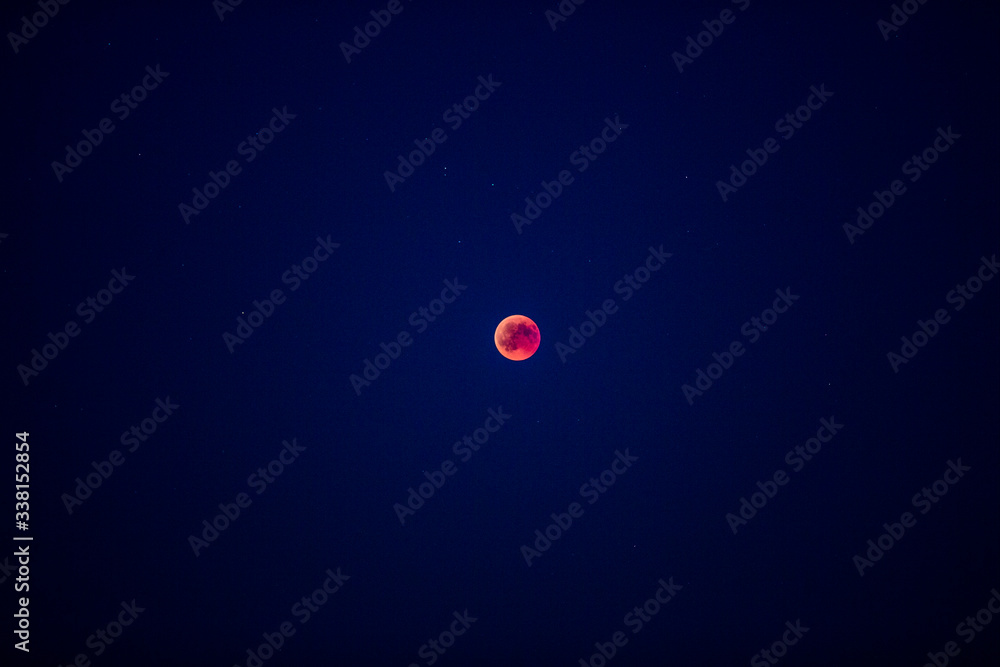 Vollmond, Blutmond, Mitternacht, Sterne, Vollmond, Blutmond, Mitternacht, Sterne,
