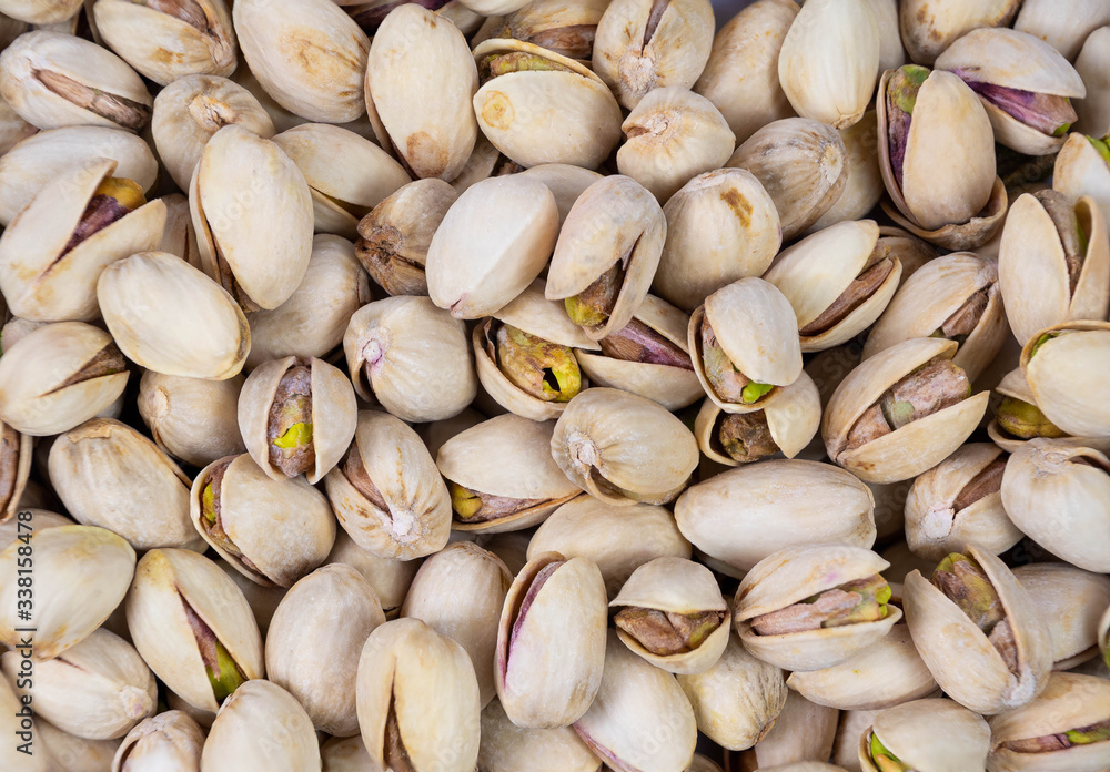 Salted and roasted pistachio nuts