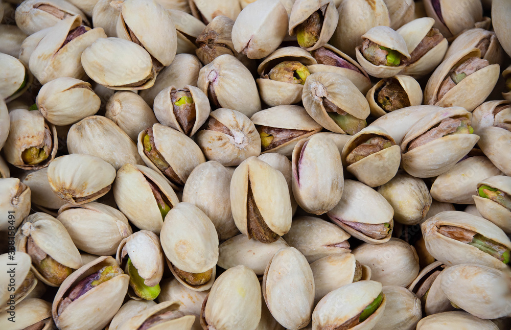 Salted and roasted pistachio nuts