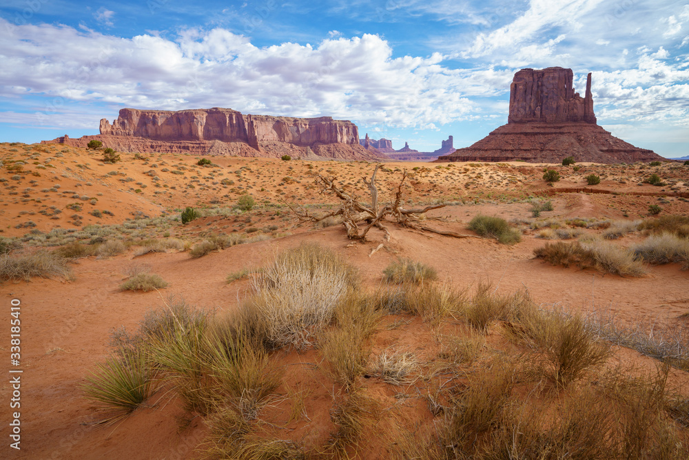 the scenic drive in the monument valley, usa the scenic drive in the monument valley, usa