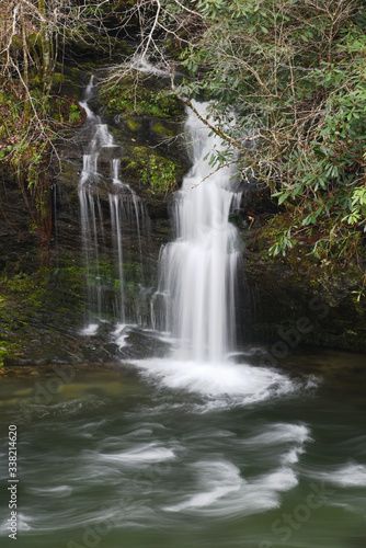 Fototapeta Naklejka Na Ścianę i Meble -  Waterfall in the Great Smoky Mountains.