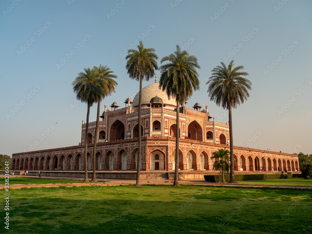 afternoon shot of humayun's tomb's front corner