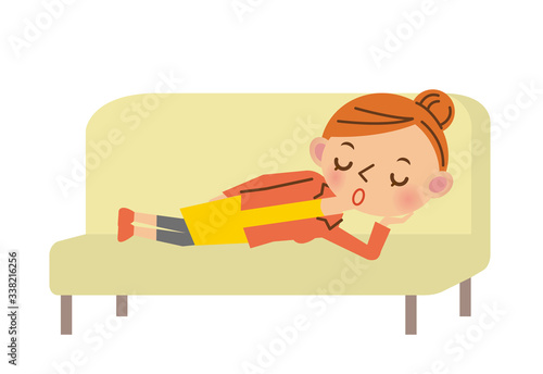 ソファで横になって眠る女性
