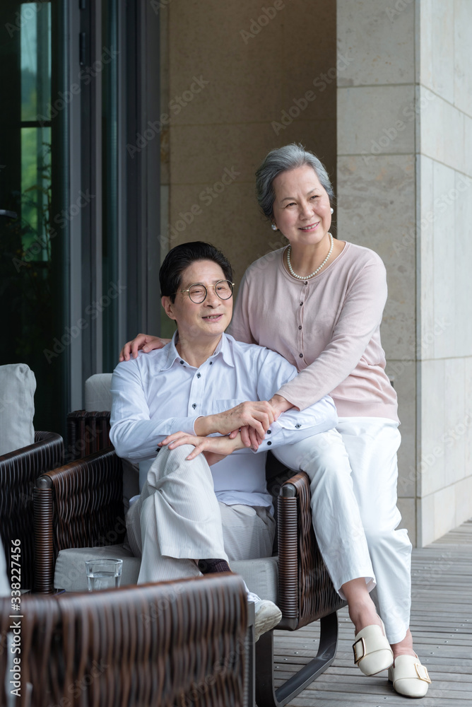 Obraz premium An Asian elderly couple
