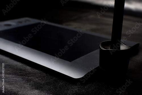 Fotografia Digitizing tablet with digital pen on black vinyl