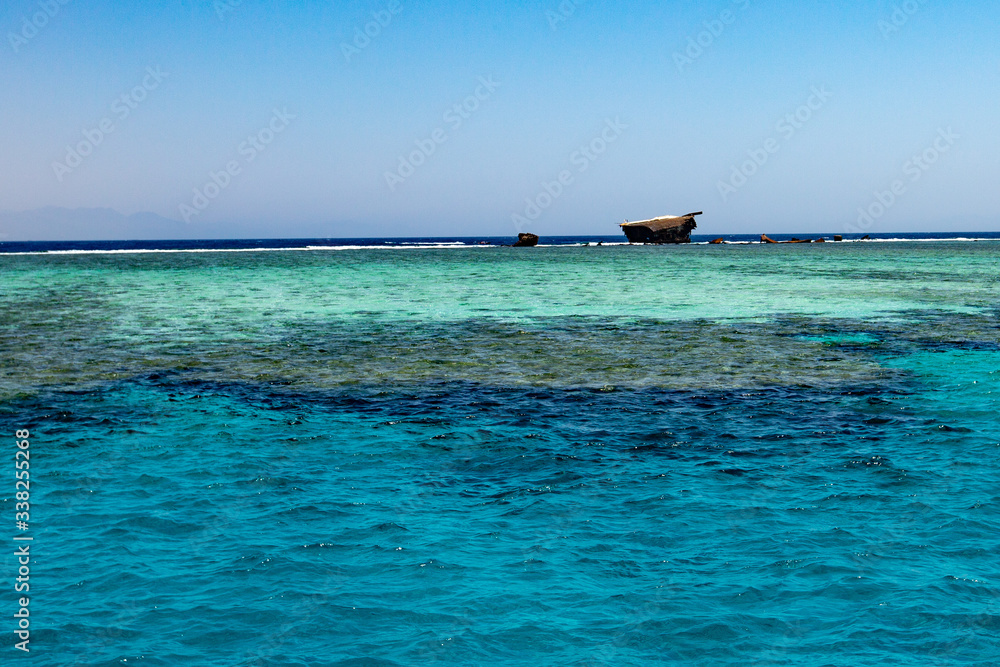 Fototapeta premium boat in the sea