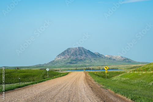 Tableau sur toile A long way down the road of Bear Butte State Park, South Dakota