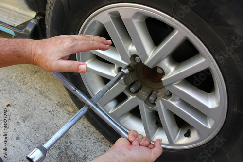 the owner car is using tool bok remove the wheel .