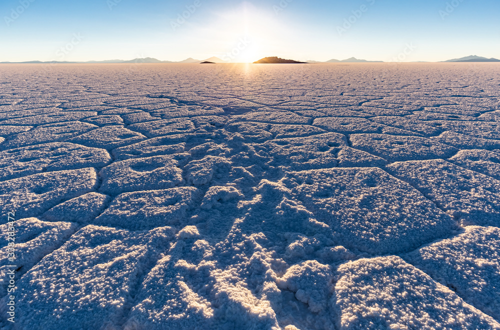 Obraz premium Unterwegs mit dem Auto in Bolivien, Salar de Uyuni