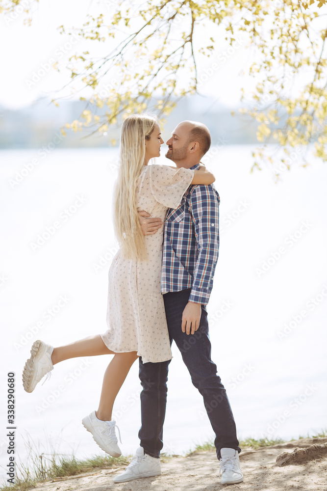 Fototapeta premium Couple in Love on Summer Beach