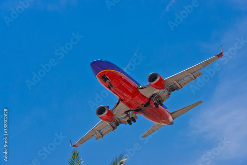 Fototapeta Naklejka Na Ścianę i Meble -  Commercial Jet on final approach