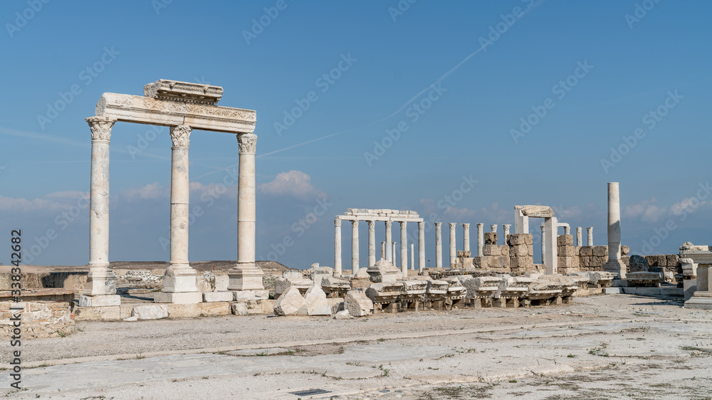 Naklejka premium Denizli, Turkey - October 2019: Ruins of the ancient city of Laodikeia in Pamukkale, Denizli, Turkey