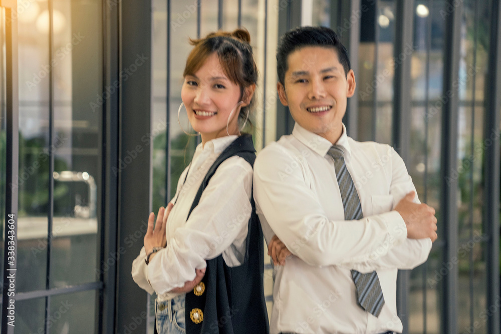 Asian businessmen and colleagues, employees stand together, arms crossed, are business colleagues, confident in restaurants. Asian businessmen and colleagues, employees stand together, arms crossed, are business colleagues, confident in restaurants.