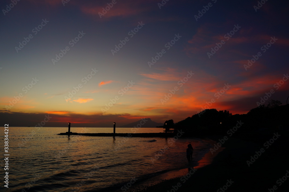 Fototapeta premium sunrise or sunset on the beach