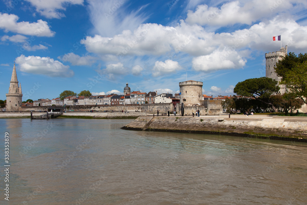 La Rochelle, Tours du vieux Port