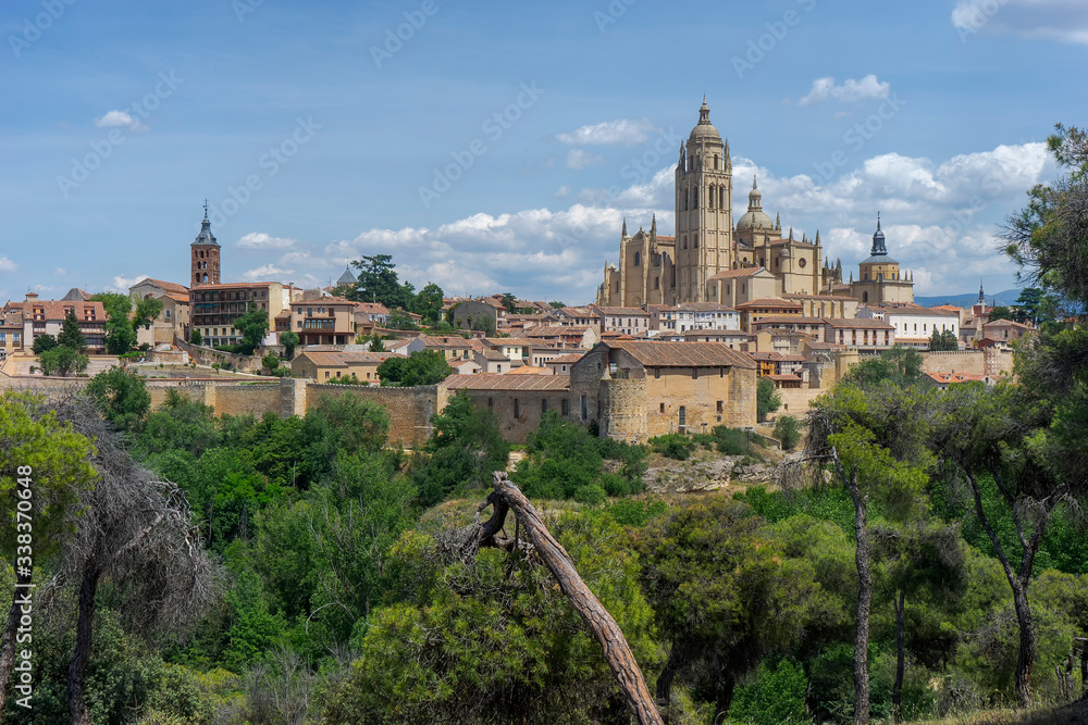 Vistas de la ciudad medieval de Segovia, España	