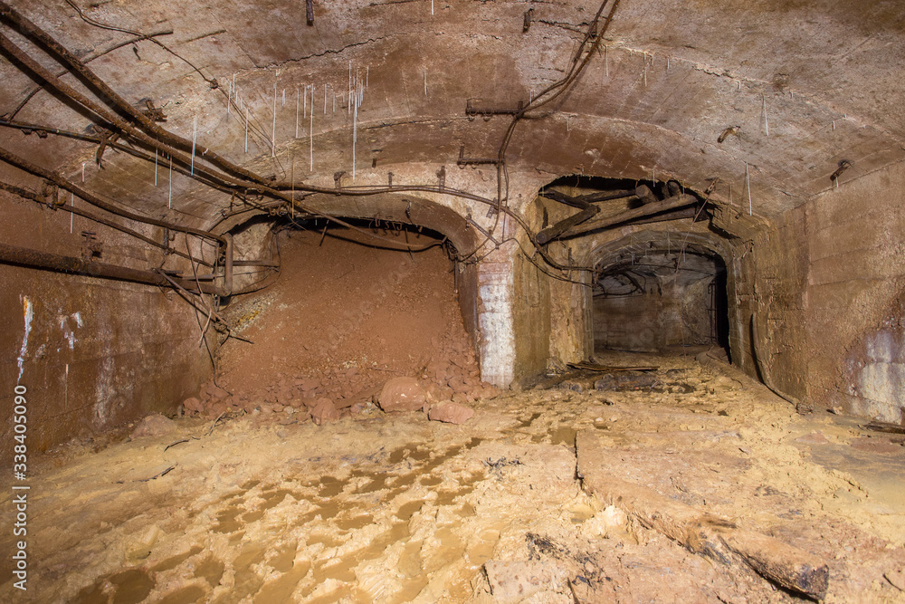 Underground bauxite mine tunnel collapsed concrete lining Underground bauxite mine tunnel collapsed concrete lining