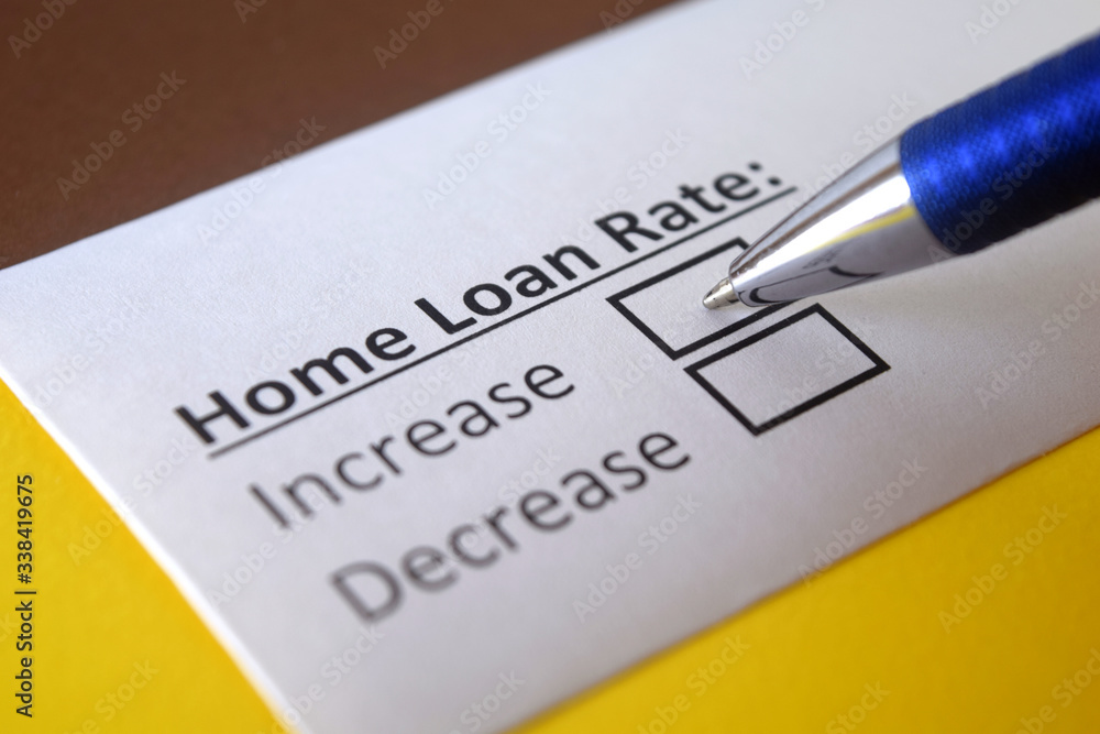 Obraz premium One person is answering question about home loan rate.