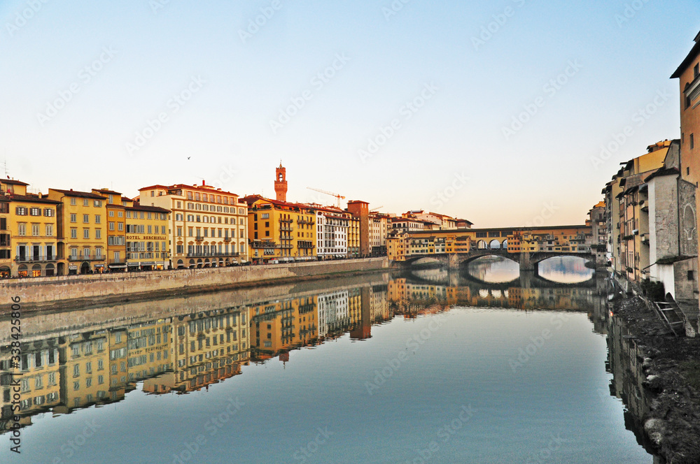 Naklejka premium Firenze, Arno e Ponte Vecchio al Tramonto