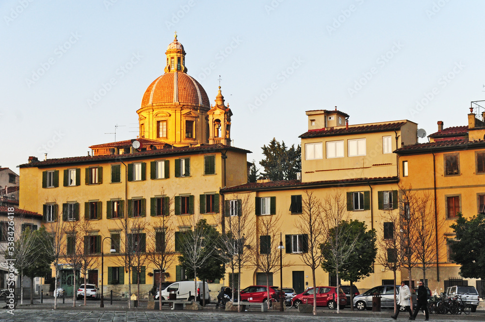 Firenze, piazza e chiesa di San Frediano