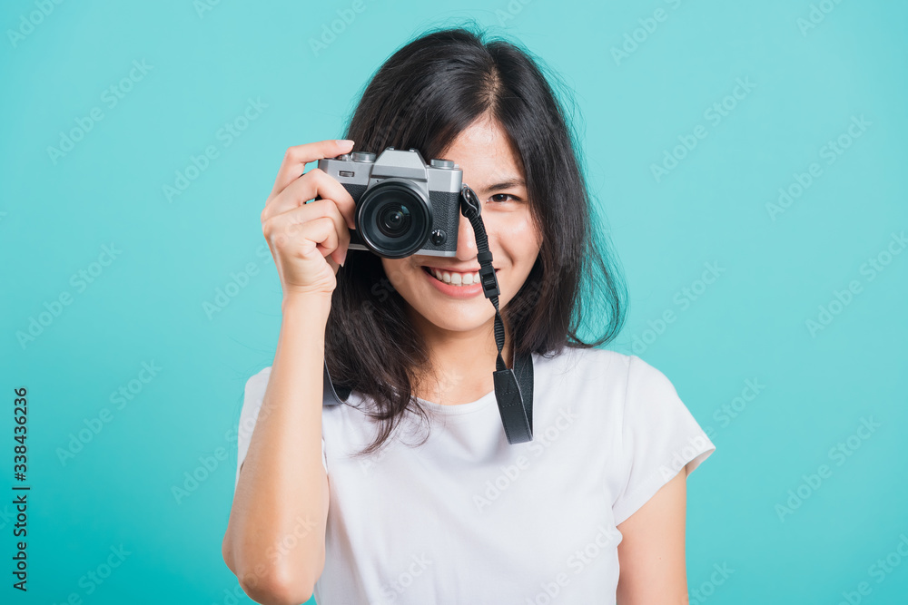 woman smile in summer hat standing with mirrorless photo camera woman smile in summer hat standing with mirrorless photo camera