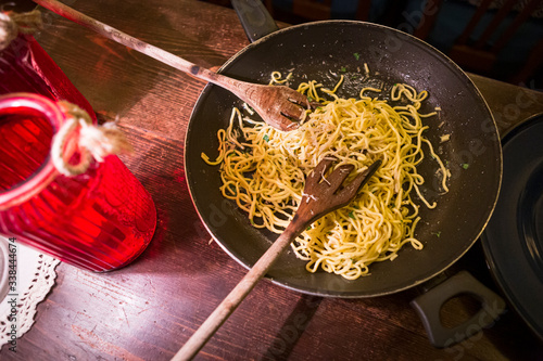 spaghetti in padella photo