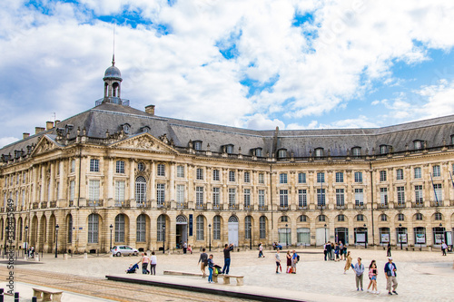 Place de la Bourse par temps nuageux (Bordeaux, France)