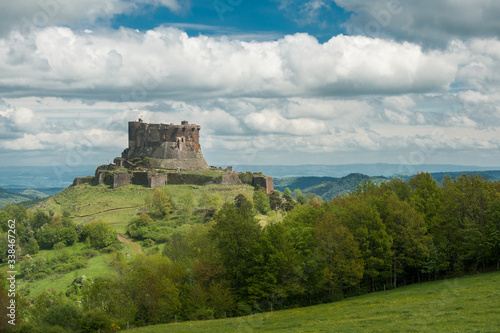 chateau - montagne Massif central