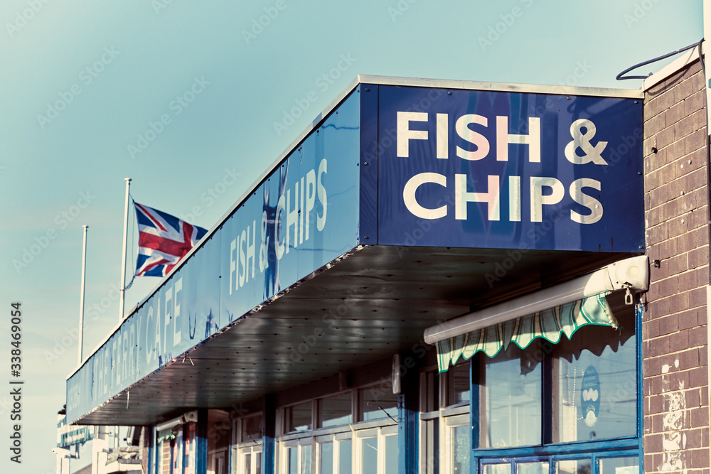 A vintage retro traditional british seaside fish and chips cafe sign and building. English seaside fast food chip shop. lettering and signs. english food restaurant. - obrazy, fototapety, plakaty 