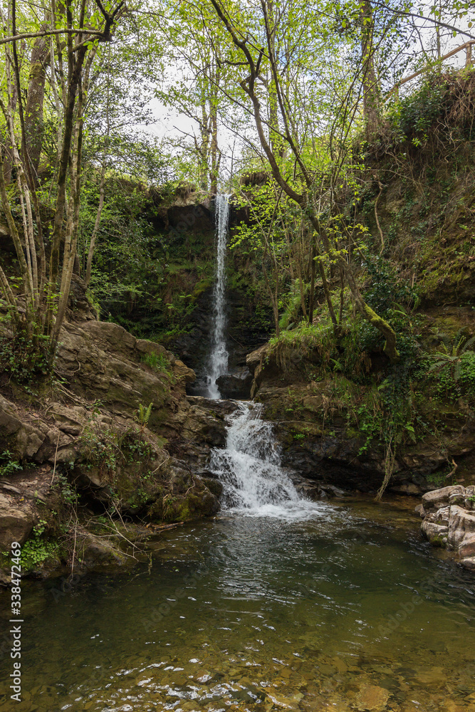 Doña Ursula waterfall in Lamiña (Cantabria - Spain) Doña Ursula waterfall in Lamiña (Cantabria - Spain)