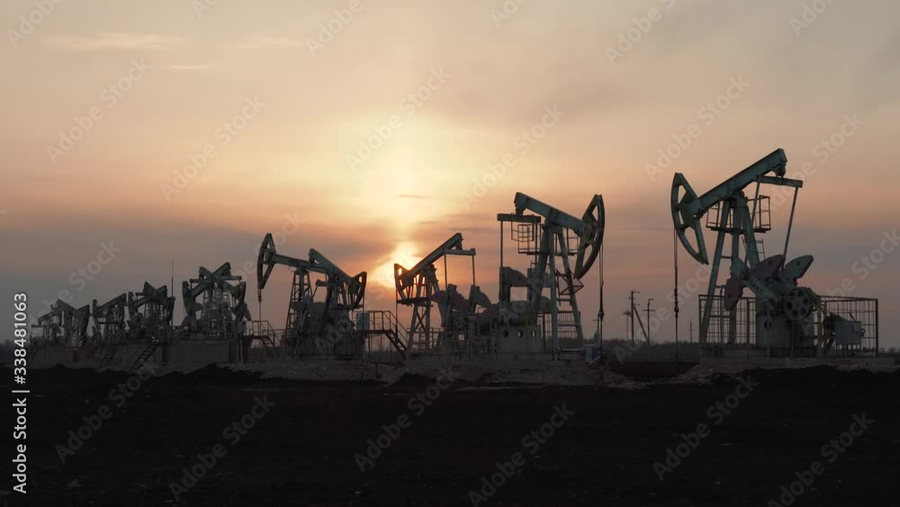 Technological oil and gas production. Production, transportation and processing of oil and gas. Production for the world's population. Technological oil and gas production. Production, transportation and processing of oil and gas. Production for the world's population.